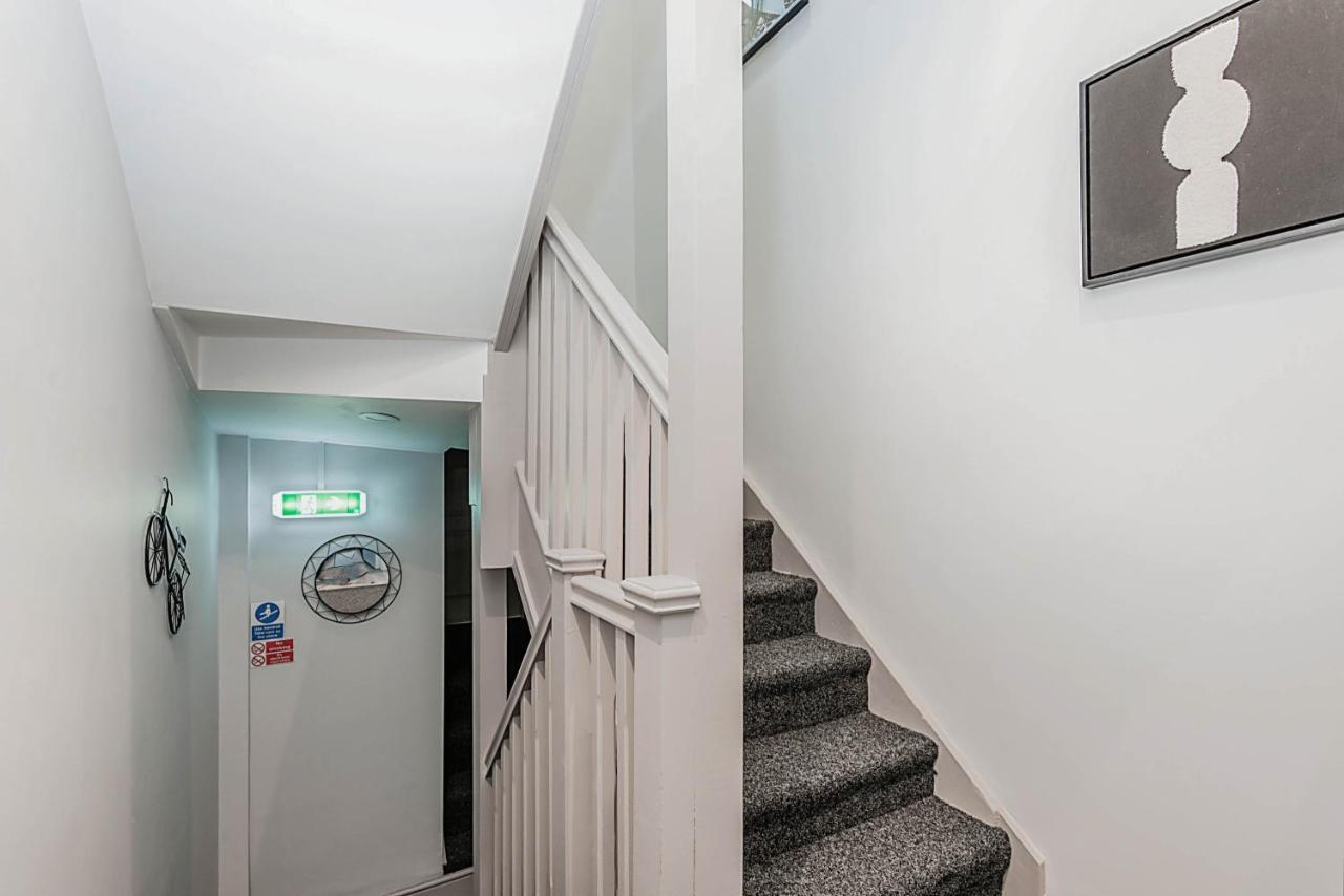 The Burton Penthouse By Fortuna Property 切尔滕纳姆 外观 照片